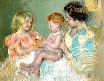 メアリー・カサット Painting - サラと母親と赤ちゃん メアリー・カサット